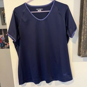 New w/o tags ARC’TERYX active tee (womens XL)